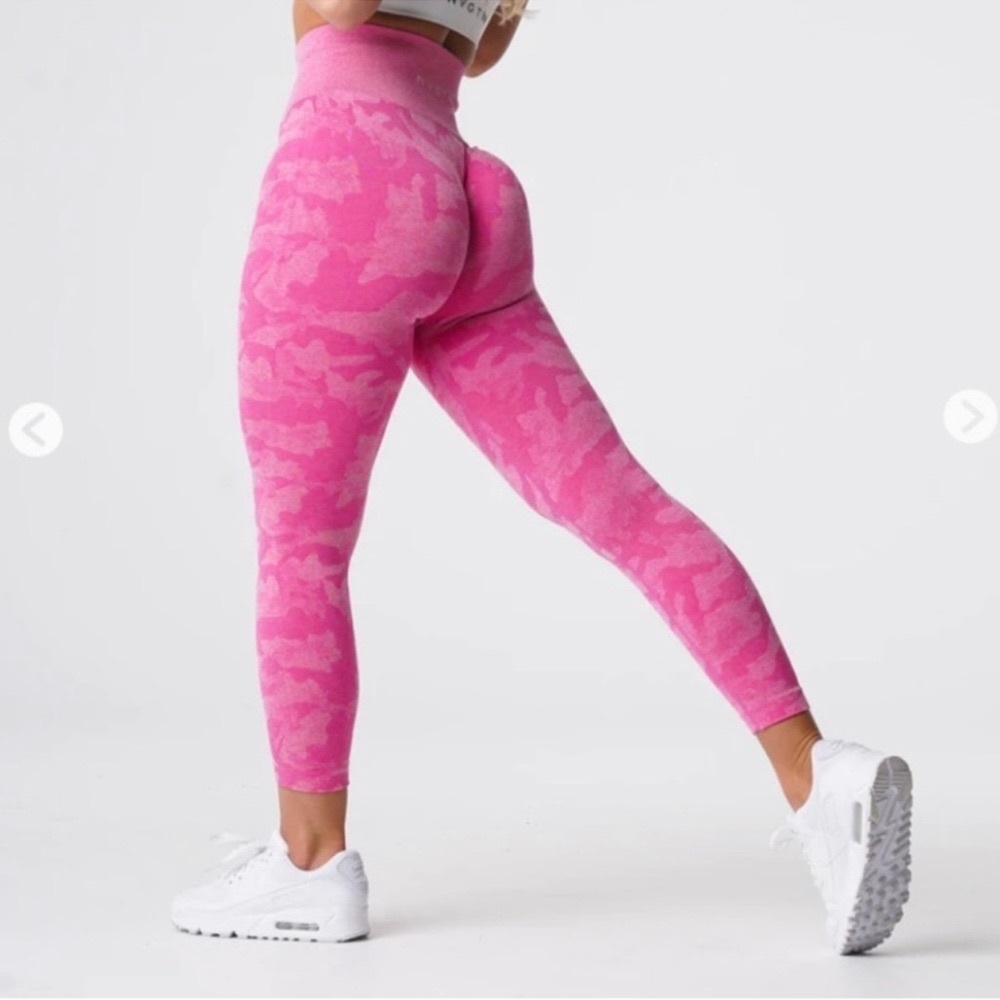 🔥 NWT Bubble Gum Pink NVGTN Leggings *Sold Out Online*
